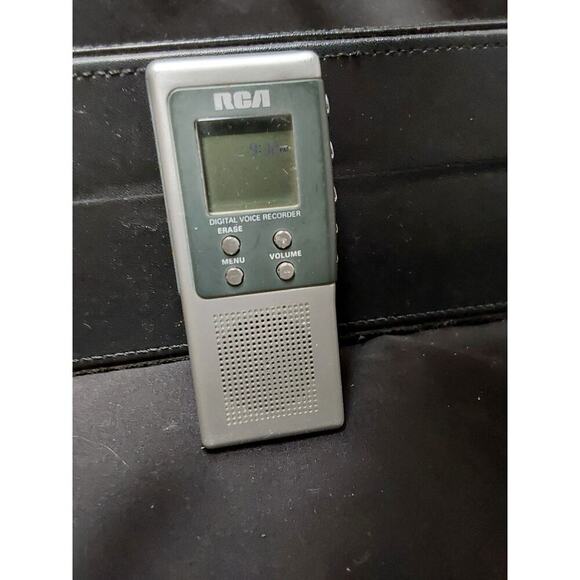 RCA digital Voice recorder Model RP-5012B Silver battery powered - Picture 1 of 5